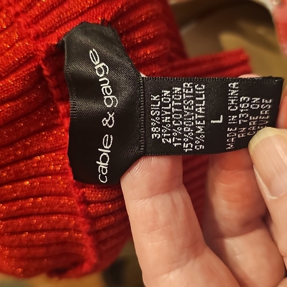 Cable & Gauge Red Sleeveless Metallic Knit Top - Picture 10 of 10